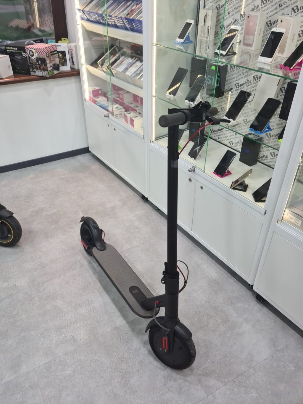 Xiaomi Electric Scooter M365 ( Rabljen )