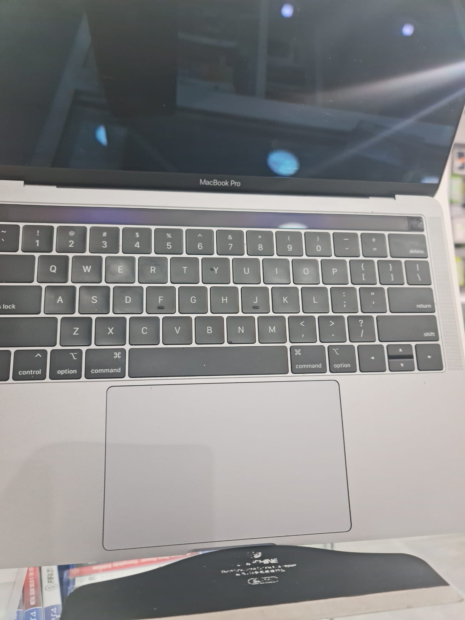 MacBook Pro 13-Inch i5 2.3GHz 8/256GB Touchbar (Rabljen) A1989